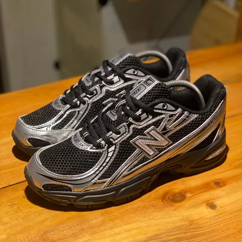 New Balance 740 Black Silver Metallic Preloved