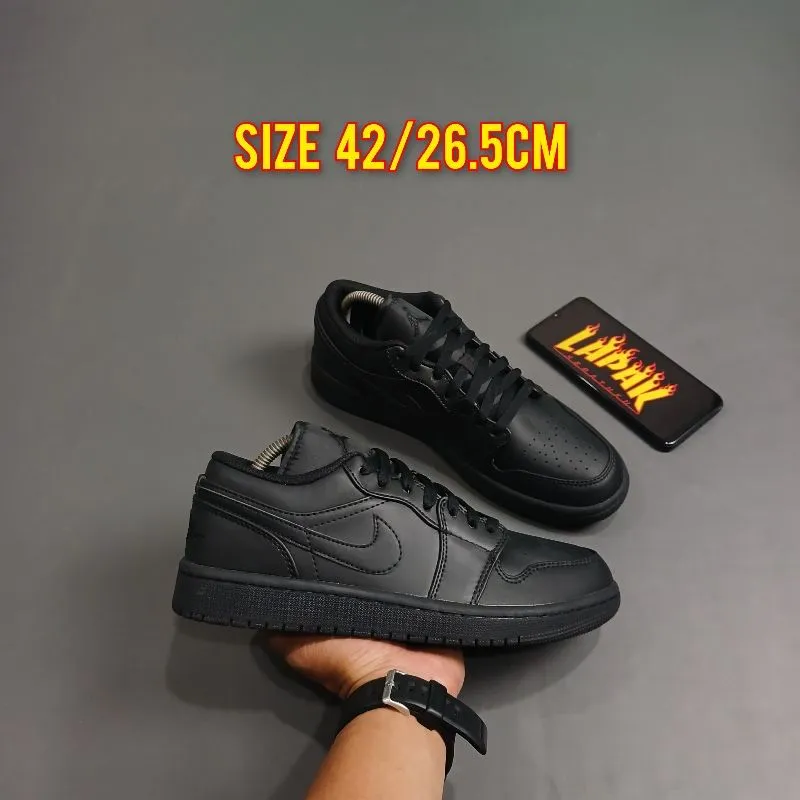 AIR JORDAN 1 LOW TRIPLE BLACK photo 1