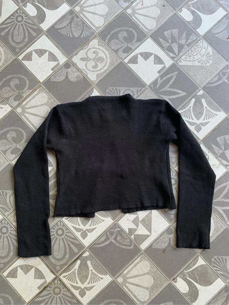 crop top photo 1