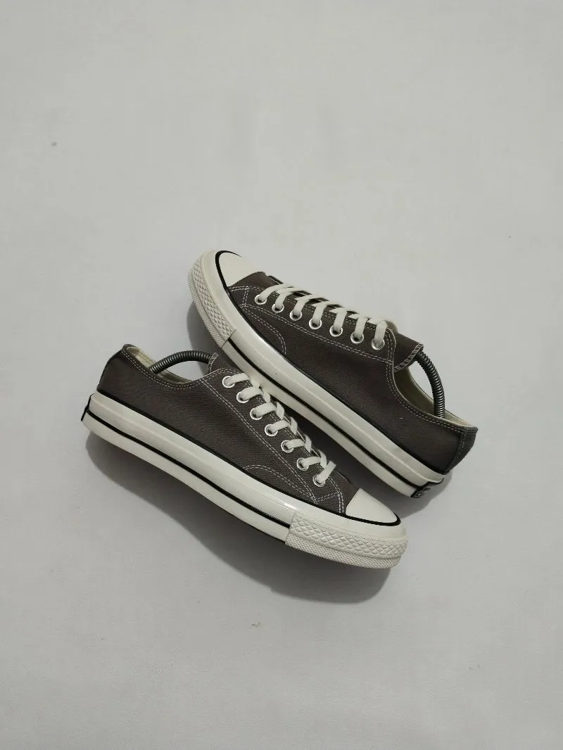 Converse photo 1