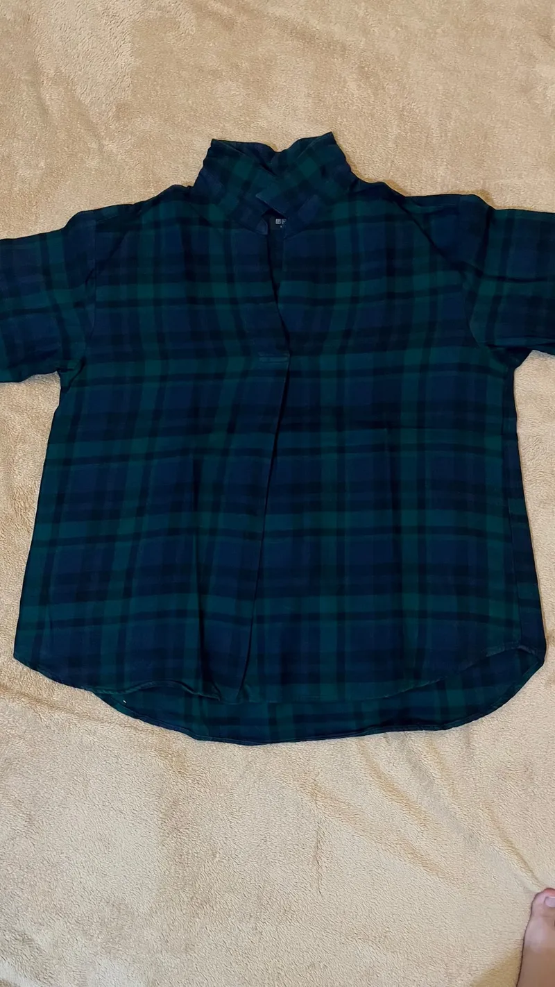 Uniqlo Grunge Casual Blouse Wanita green navy photo 1