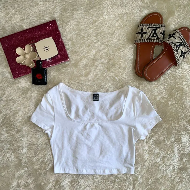 Shein crop tee photo 1