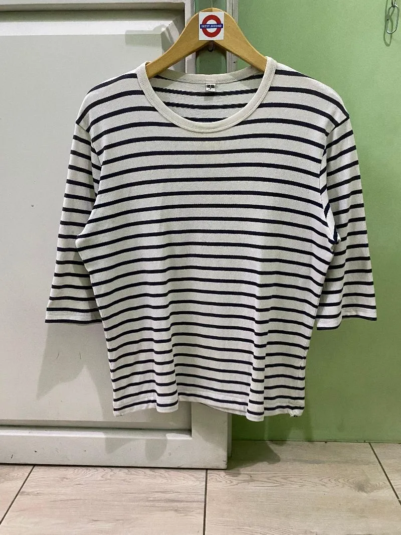 KAOS (T-SHIRT) UNIQLO. photo 1