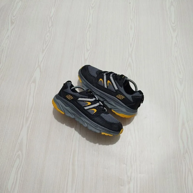Skechers photo 1