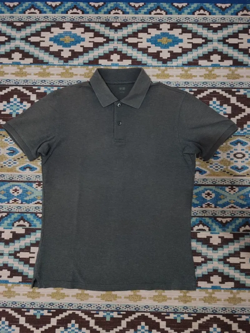 polo shirt uniqlo charcoal kaos kerah uniqlo  photo 1