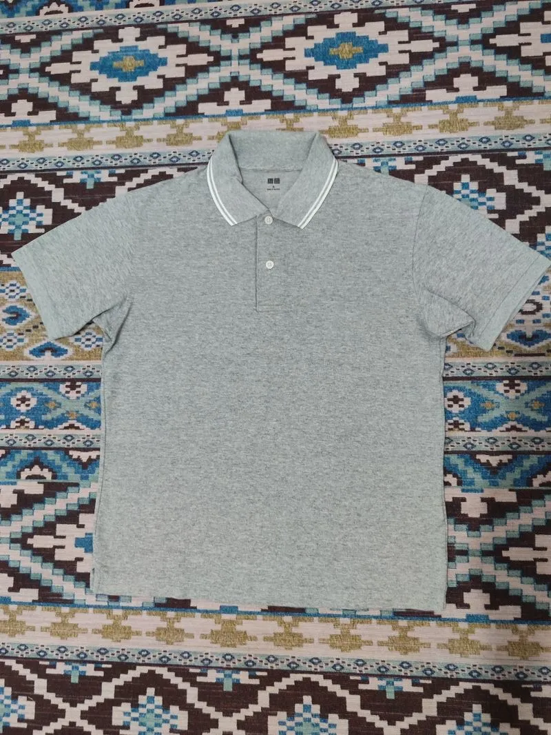 polo shirt uniqlo Grey taped kaos kerah uniqlo  photo 1