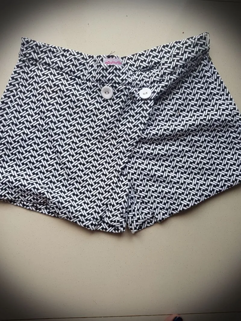 Preloved shorts pants bermotif photo 1