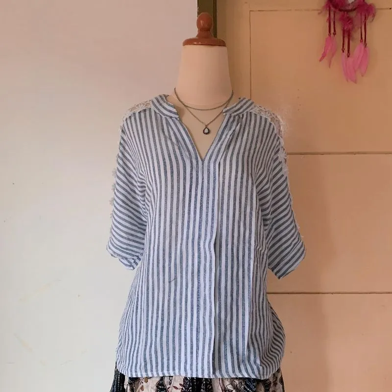 THE EAST TOP Stripe Top photo 1