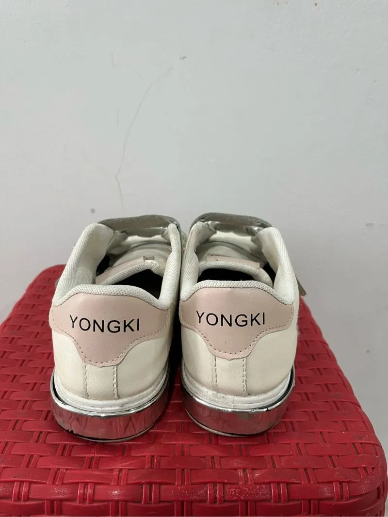 SNEAKERS photo 1