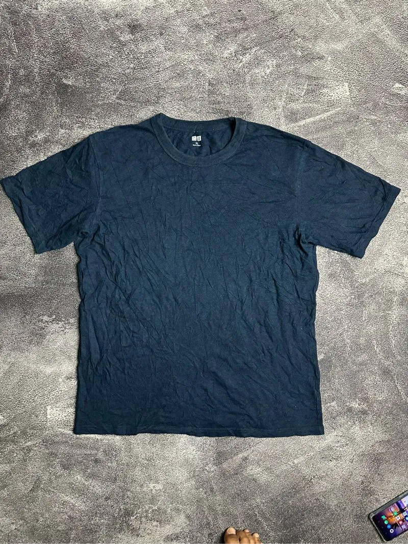KAOS UNIQLO BASIC SECOND photo 1