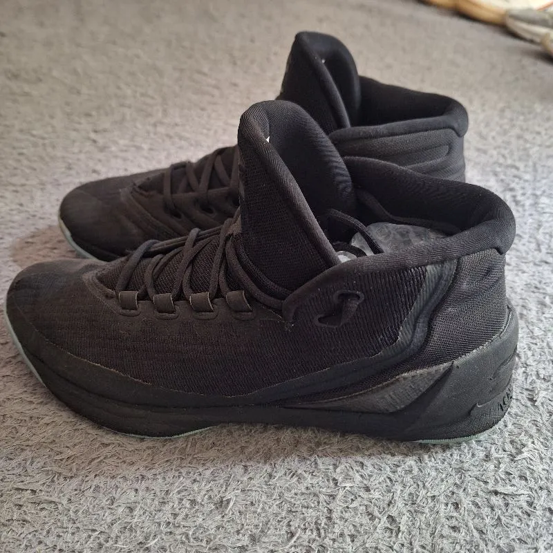 Sepatu Under Armour Curry 3 Size 44 / 28 cm photo 1