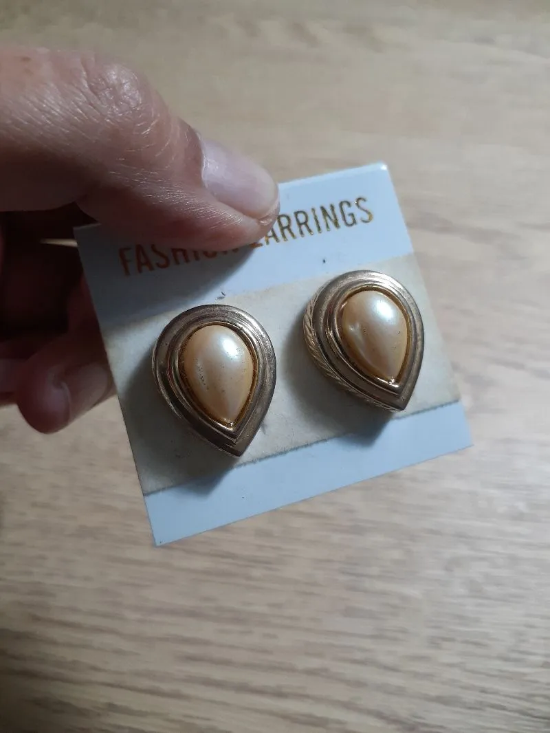 Vintage Stud Earrings photo 1