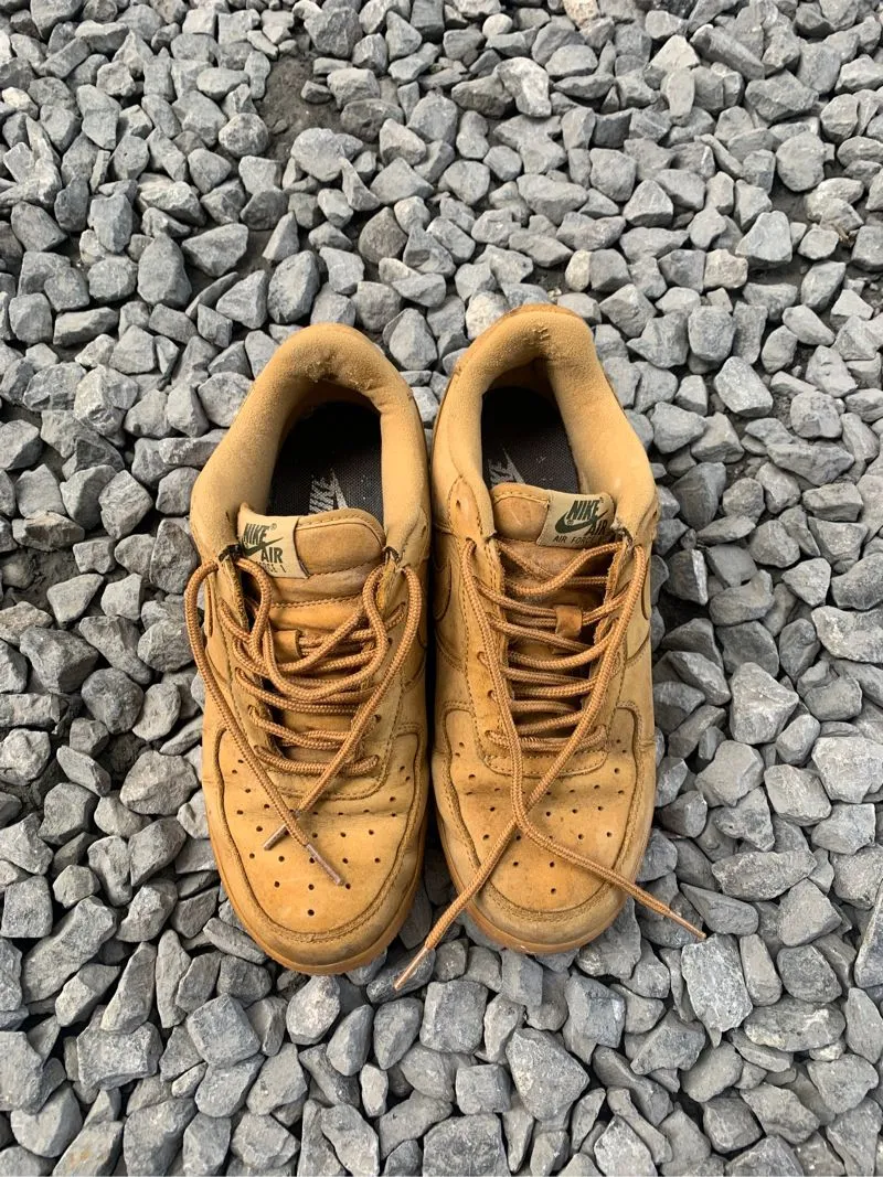 Nike Y2K Casual Sneakers Pria tan brown photo 1