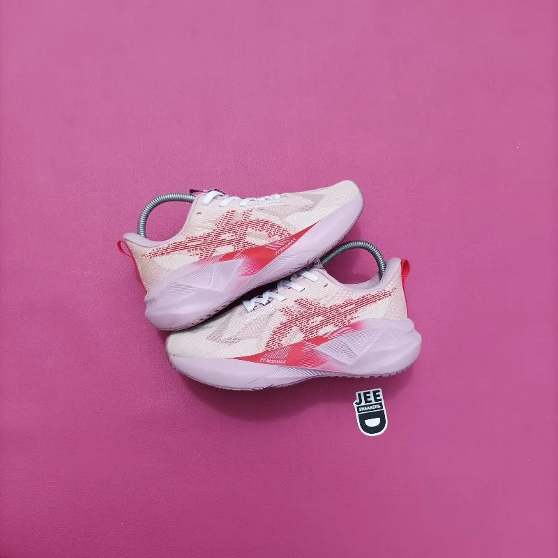 Asics Novablast Preloved