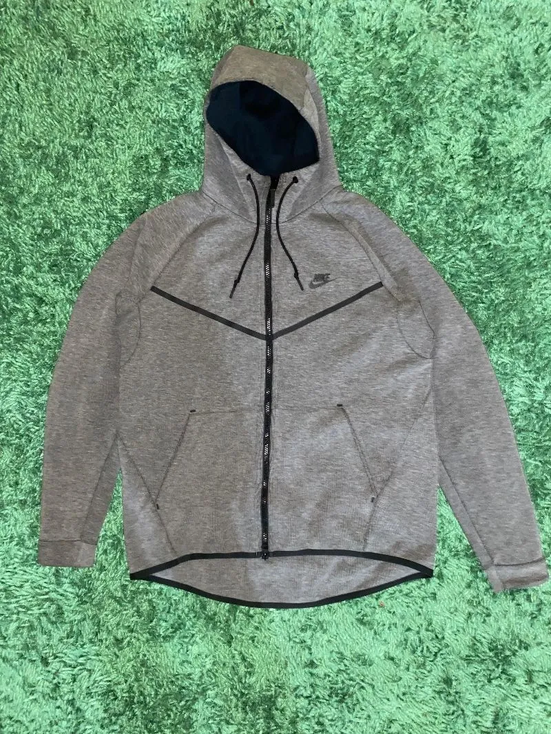 Nike tech photo 1