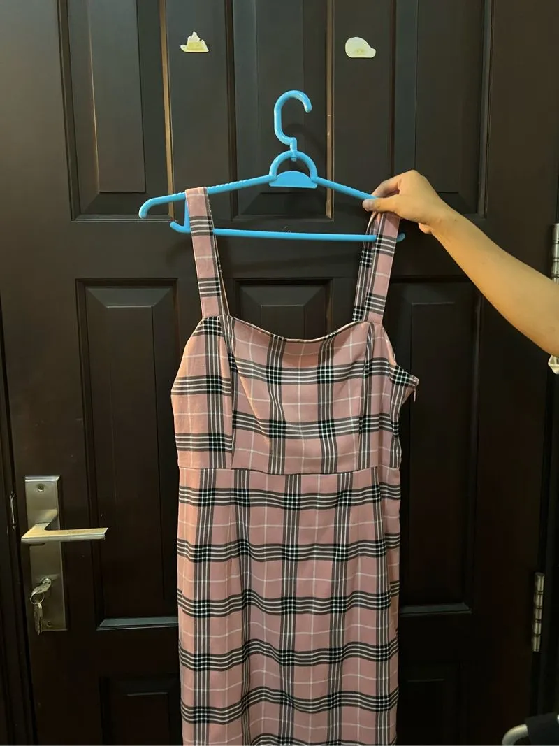 HNM DRESS PINK SQUARE photo 1