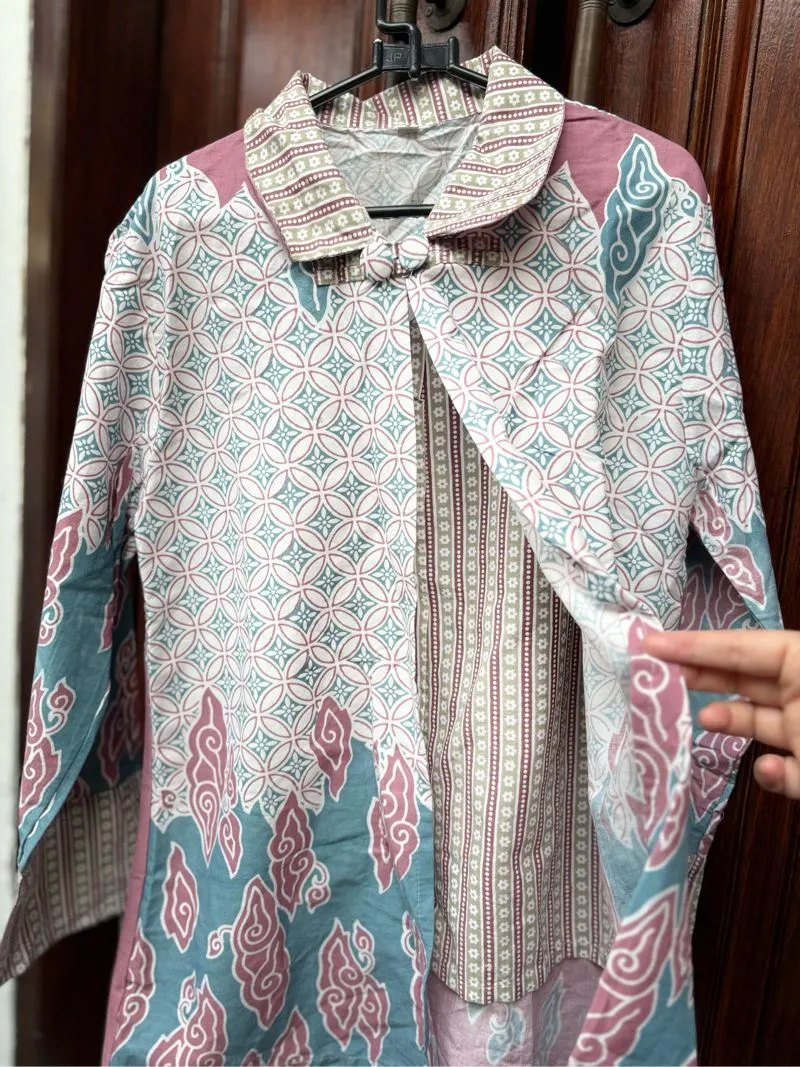 batik cewe photo 1