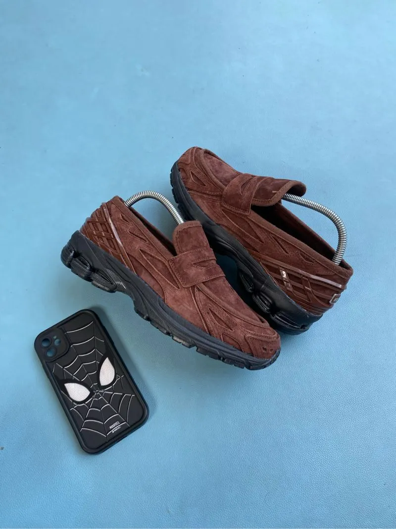 New Balance Casual Sneakers Pria brown photo 1