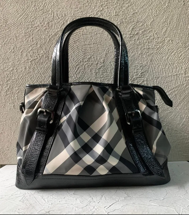 Burberry Vintage Y2K Handbag Wanita black gray photo 1