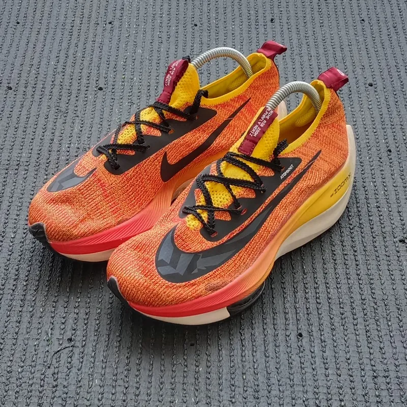 Nike Streetwear Sportswear Sneakers Pria orange photo 1