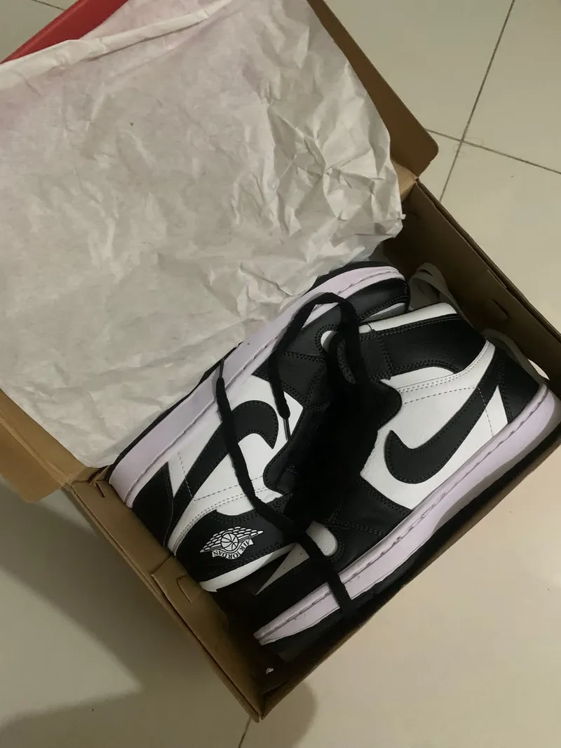 Nike Air Jordan Biker Casual Sneakers Pria white black photo 1