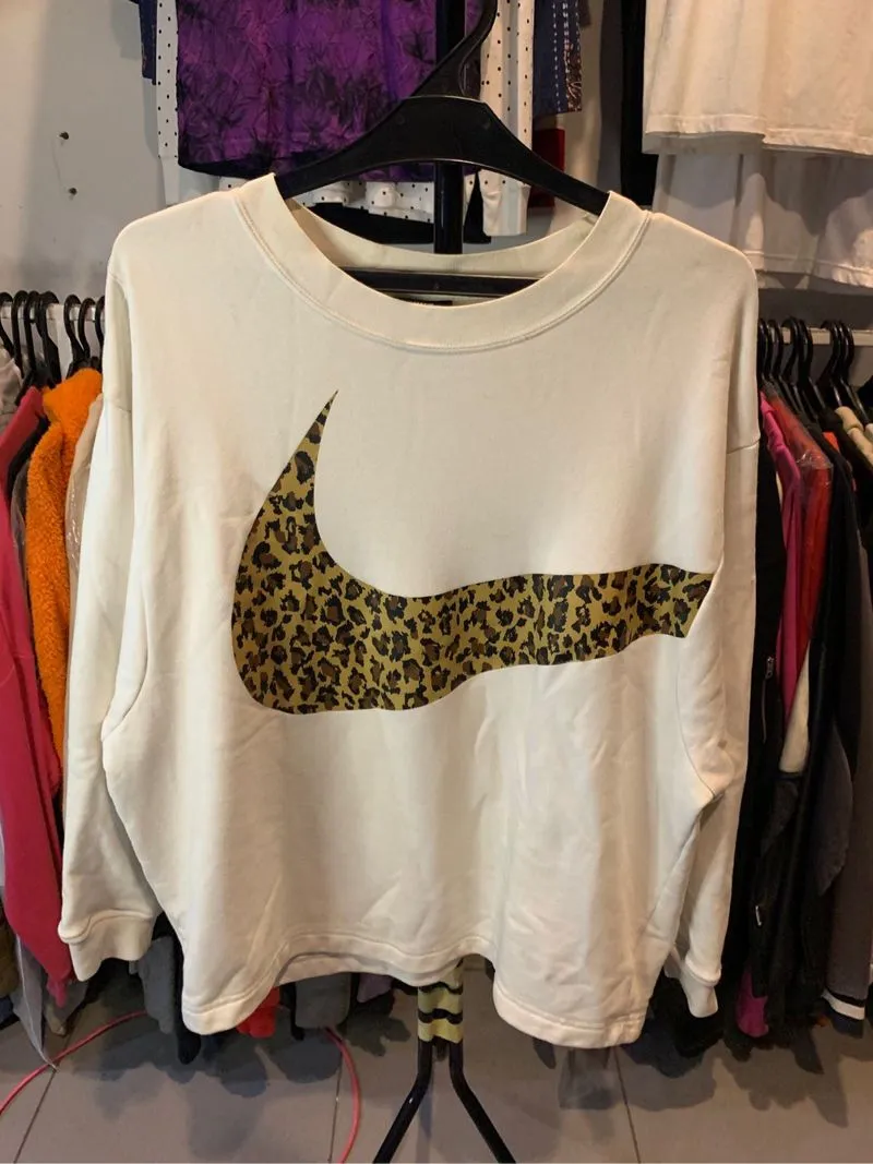 Crewneck Nike Big Swoosh leopard print photo 1