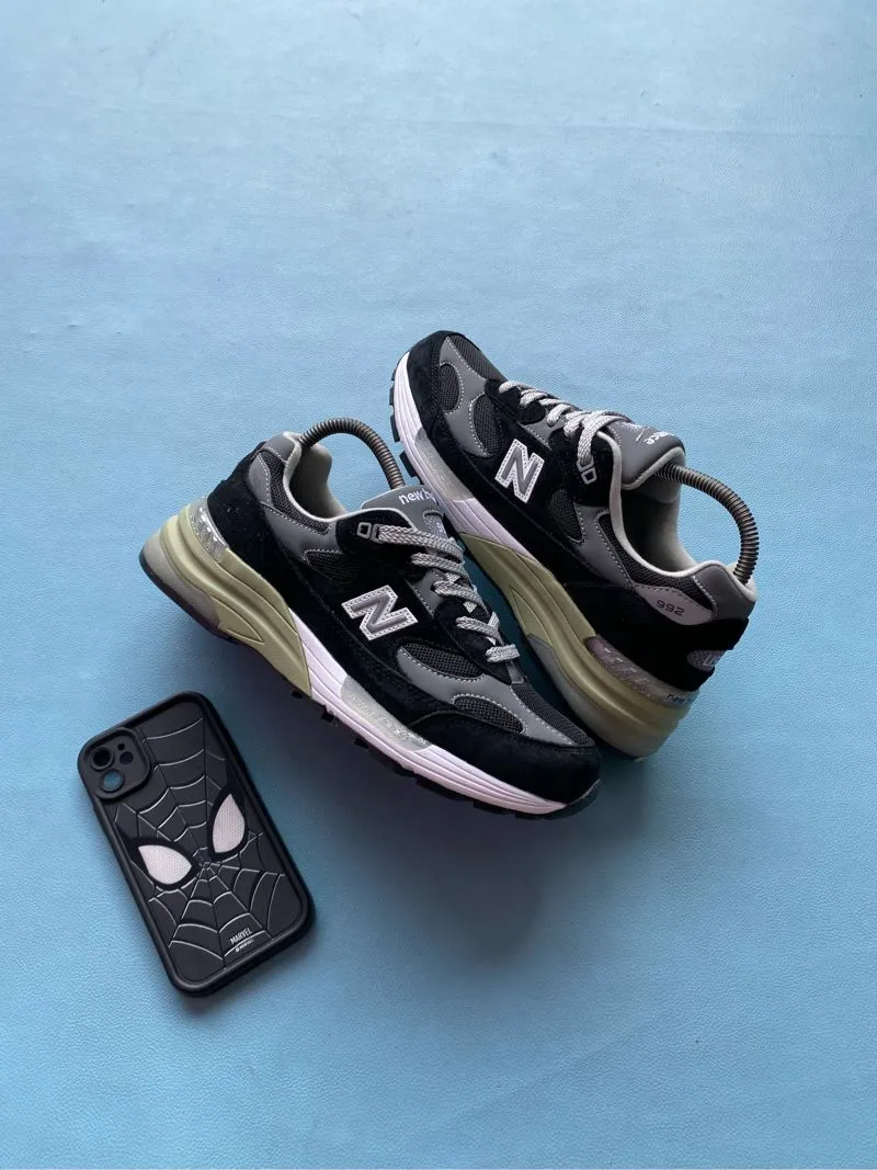 New Balance Casual Sneakers Pria black gray photo 1