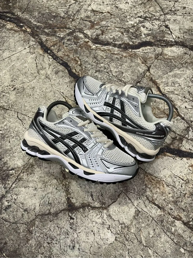 ASICS GEL-KAYANO 14 photo 1