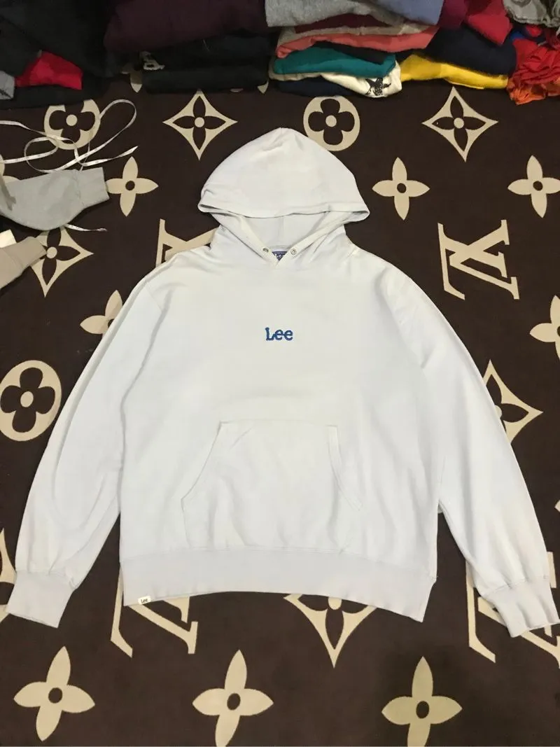 Hoodie Lee photo 1