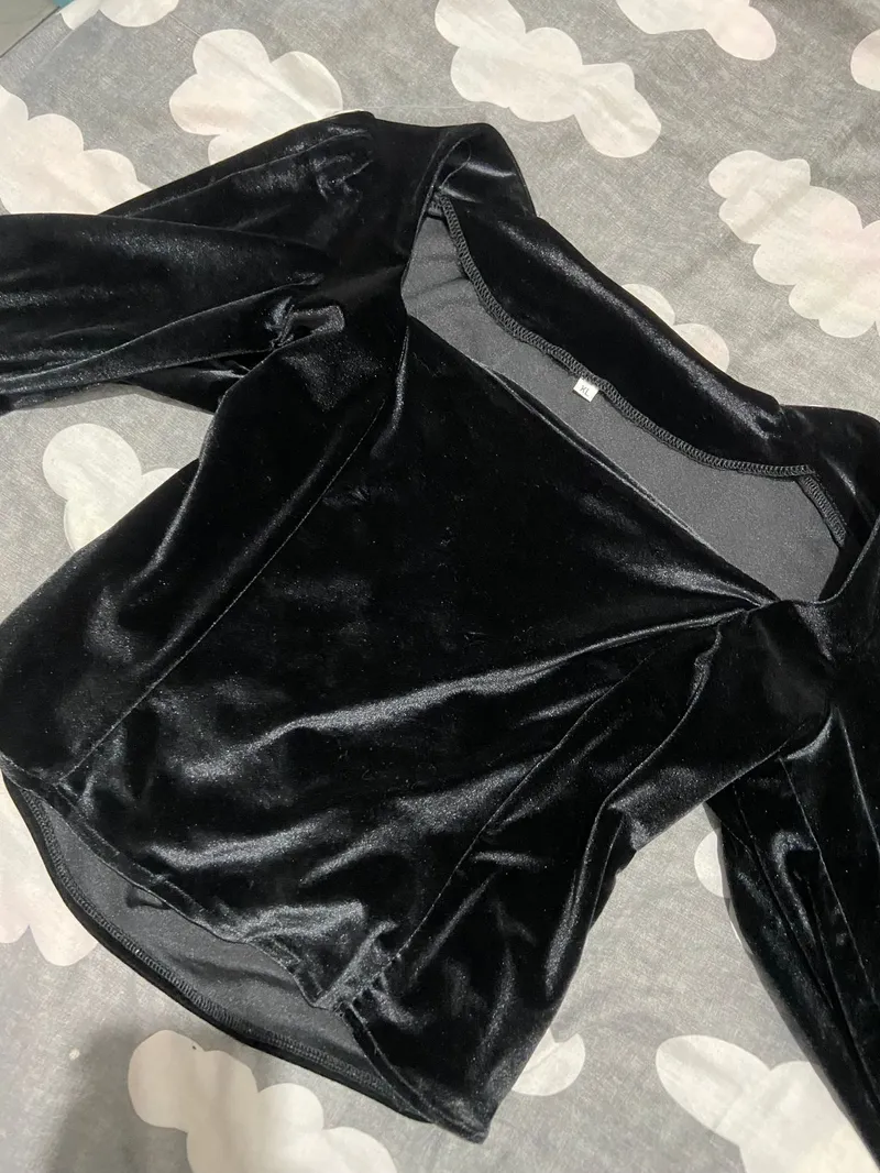 Minimalist Crop top Wanita black photo 1