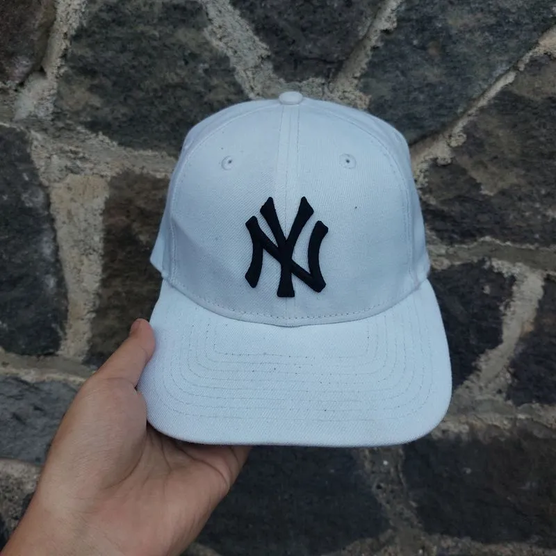New Era Streetwear Casual Hat Pria white black photo 1