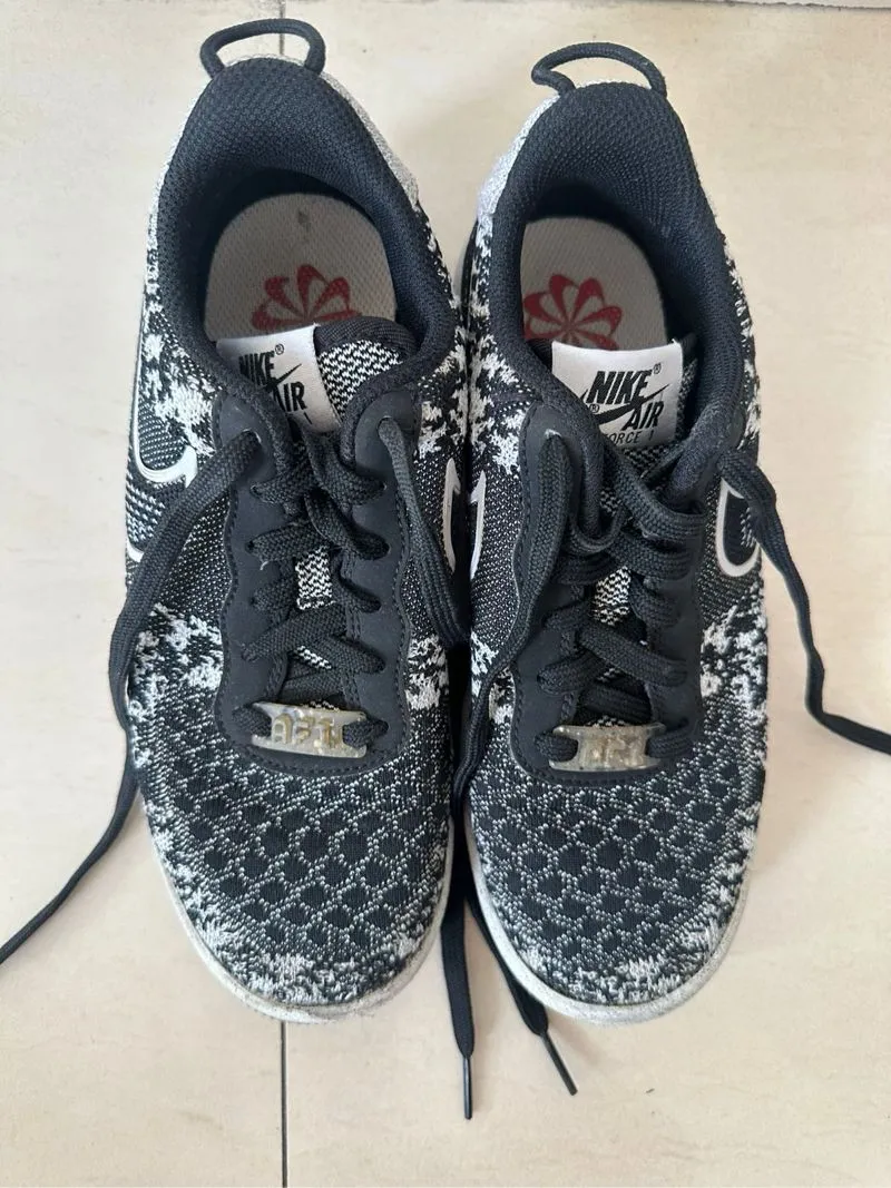 PRELOVED sepatu nike air force 1 crated flyknit size 5,5Y /  photo 1