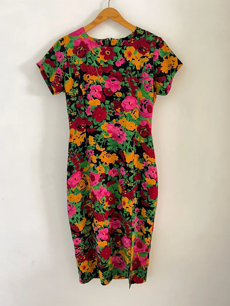 Vintage vibe dress Body hugging, slit photo 1