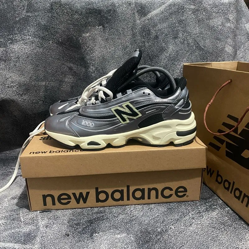 Sepatu new balanc* 1000 metalic reflective photo 1