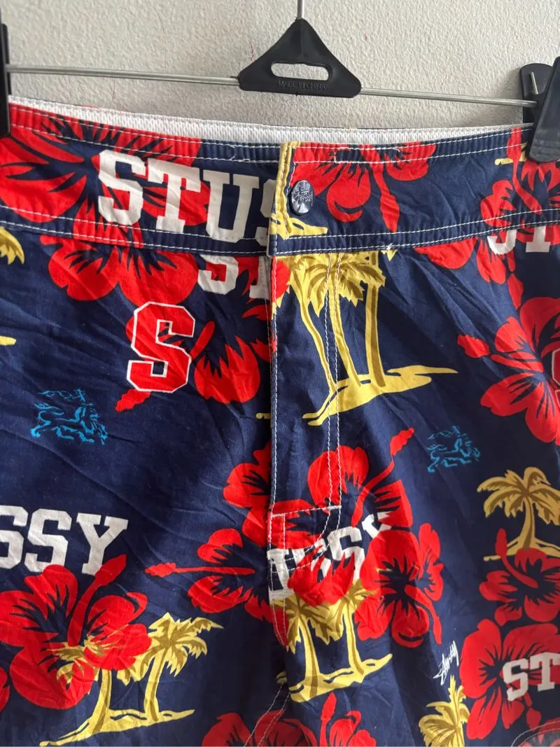 Stussy celana pendek pria