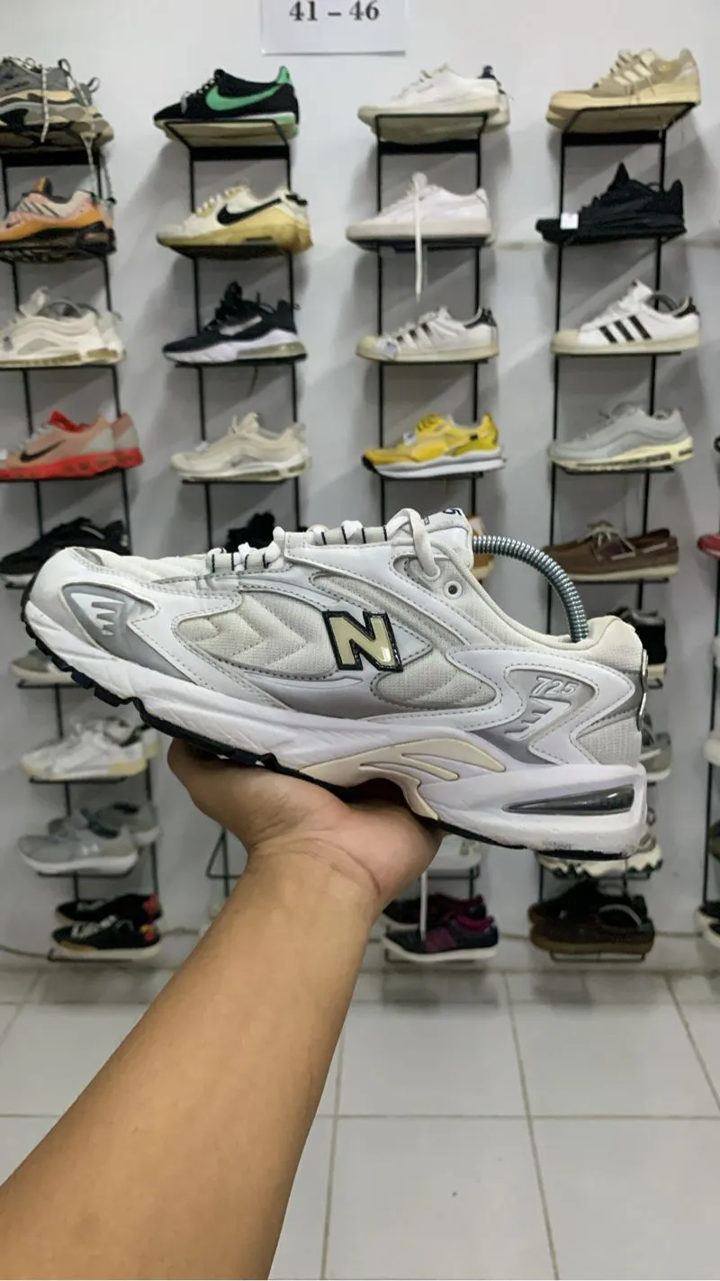 NB 725 SILVER WHITE photo 1