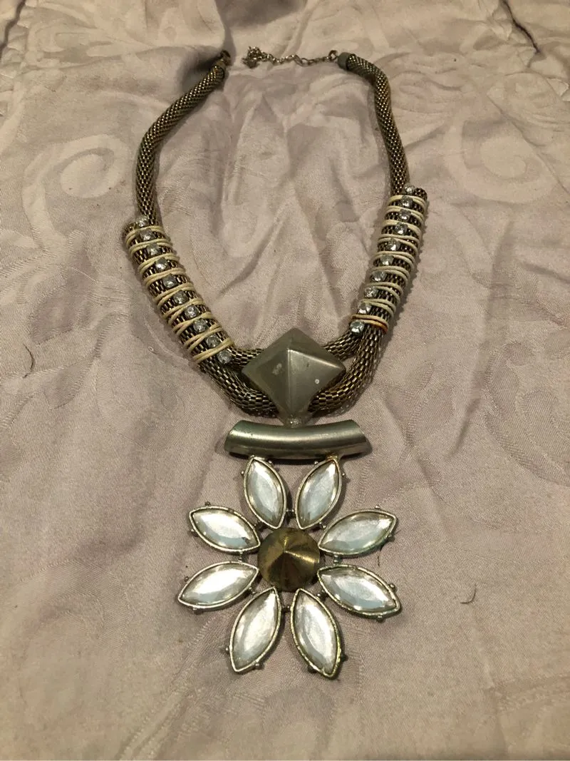 Kalung bunga wanita putih silver  photo 1