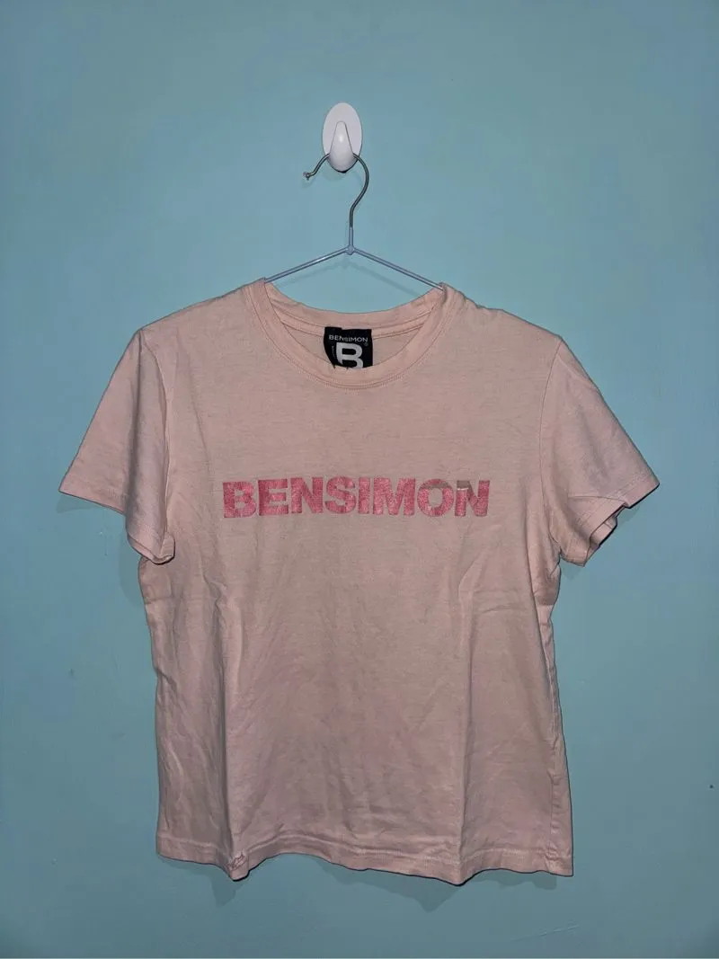 Woman’s T-shirt photo 1