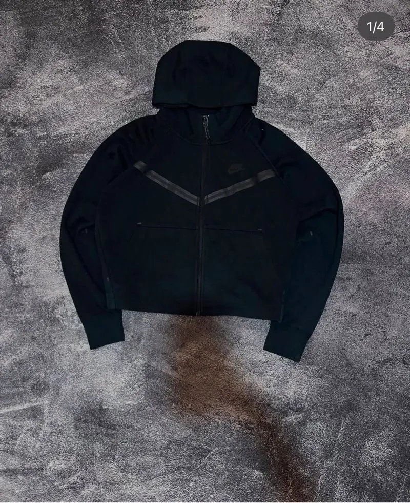 Nike Tech Fleece Black boxy photo 1