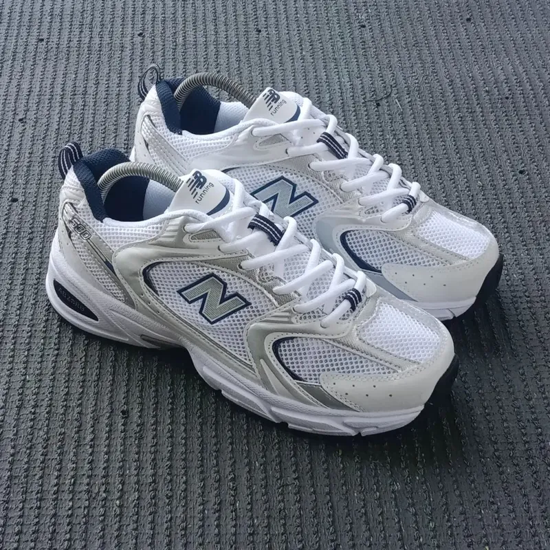 New Balance Streetwear Sportswear Sneakers Wanita white photo 1