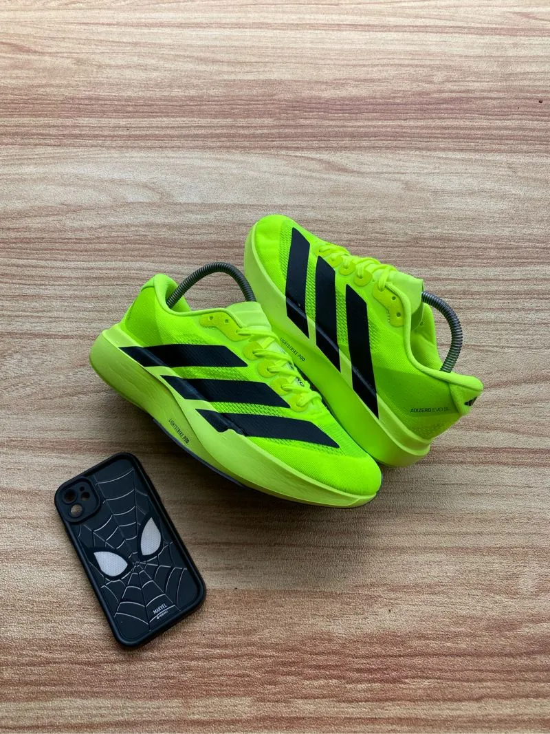 Adidas Sportswear Sneakers Pria yellow black photo 1