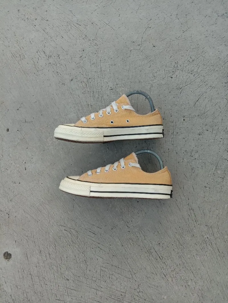 Converse sunflower low photo 1