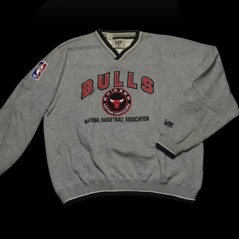 Vintage 90s NBA Chicago BULLS Crewneck Sweatshirt by Lee photo 1