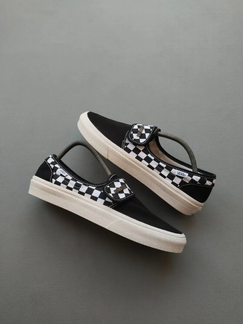 vans slip on photo 1