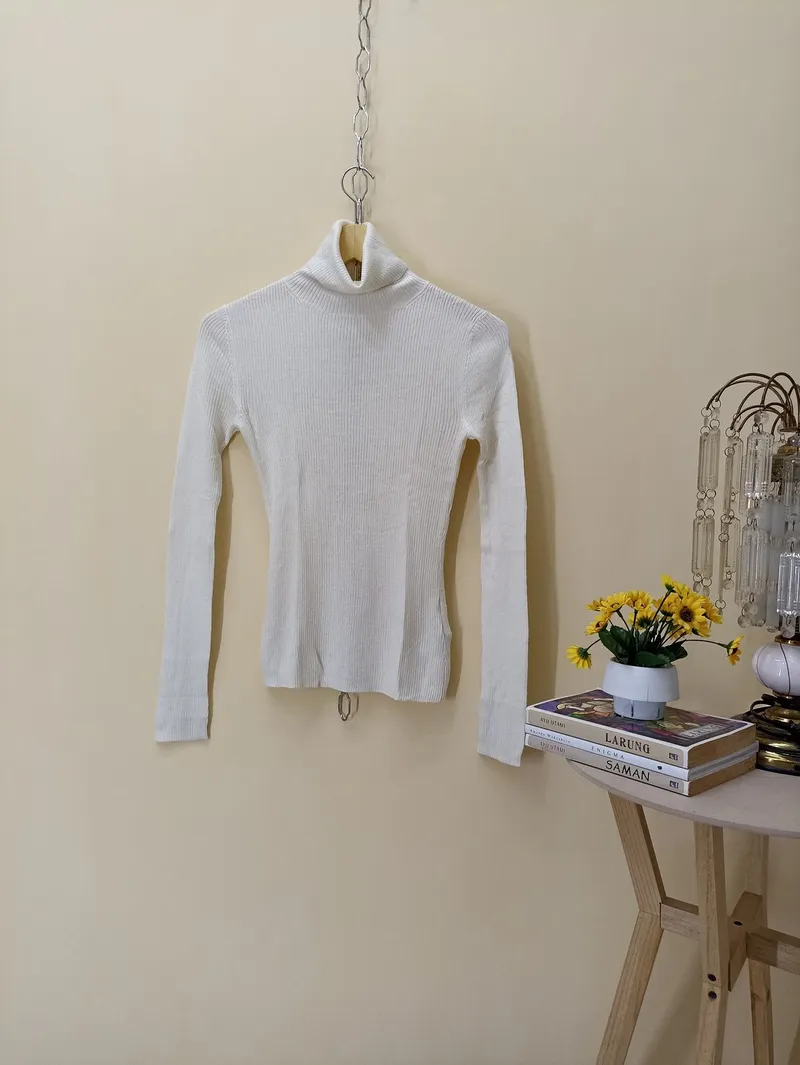 Uniqlo Casual Sweater Wanita white photo 1