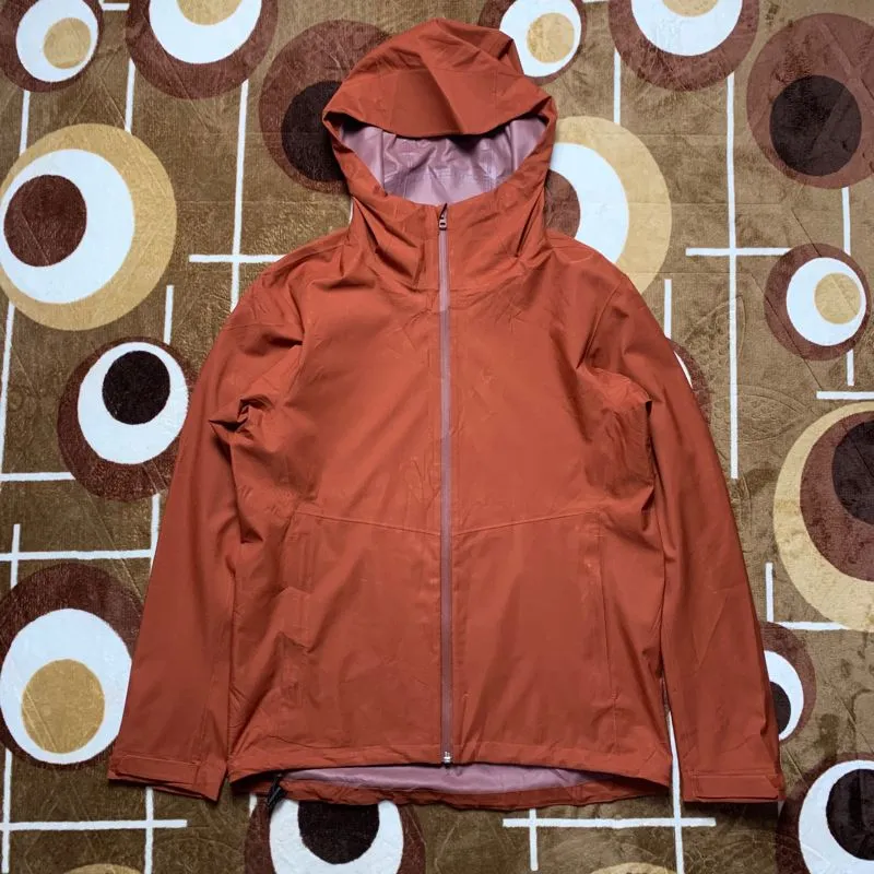 UNIQLO  BLOCKTECH OUTDOOR JACKET photo 1