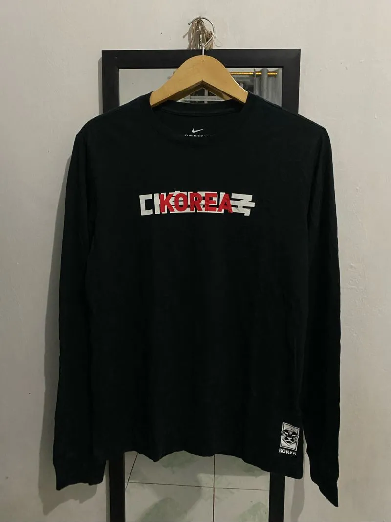 Kaos Nike Pinwheel Korea Tee photo 1