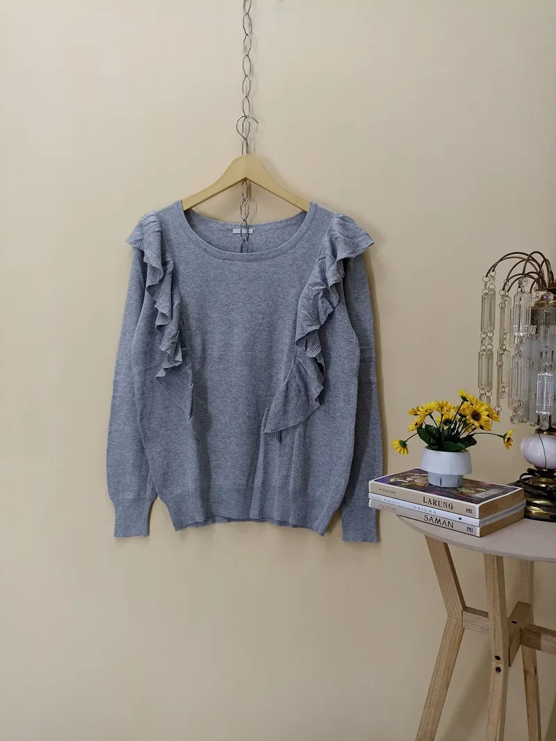 Uniqlo Casual Sweater Wanita gray photo 1