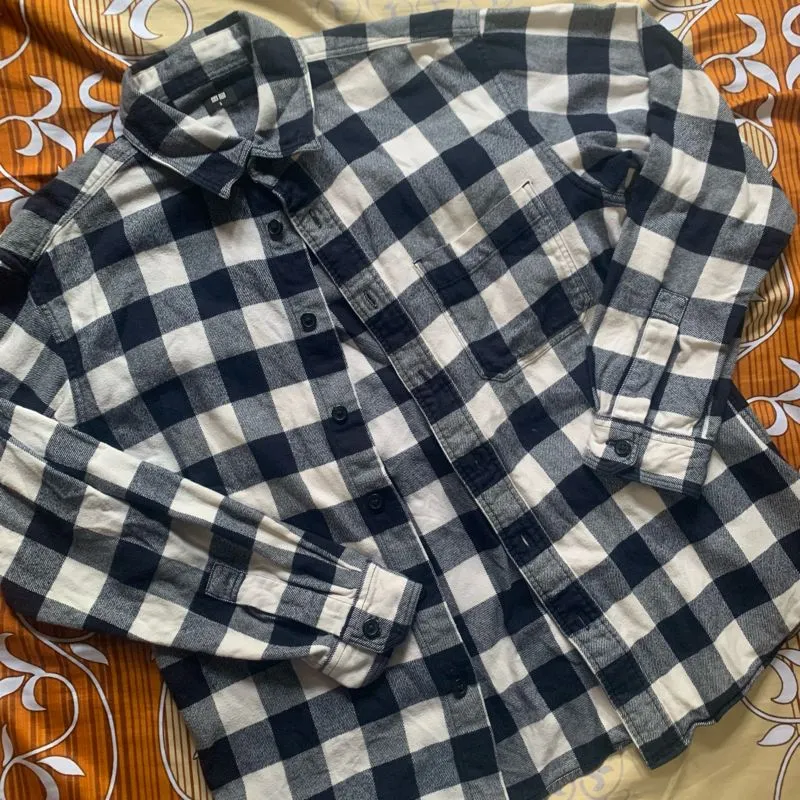 uniqlo kemeja flanel  photo 1