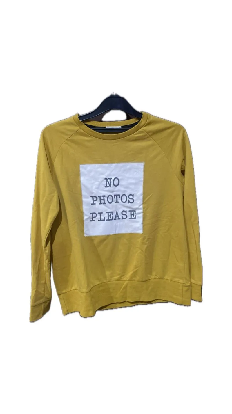 sweater “no photos please” photo 1